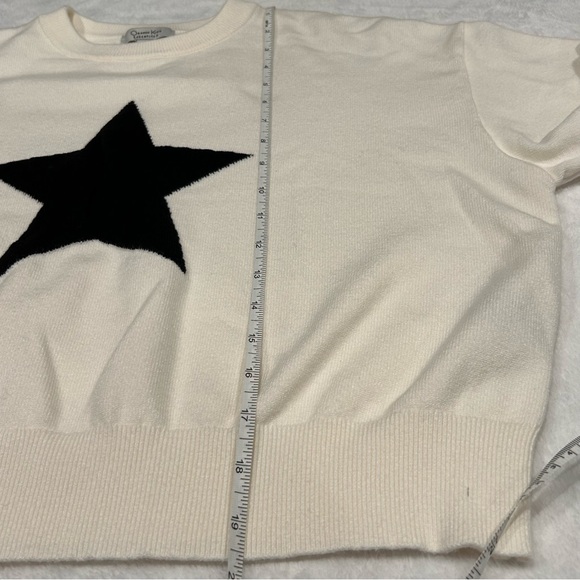 Orange Kiss Essentials white cropped sweater w/ a black star graphic Size Small - Picture 8 of 9